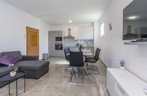 Sveti Filip i Jakov Apartment | Awesome apartment in Gornje Rastane