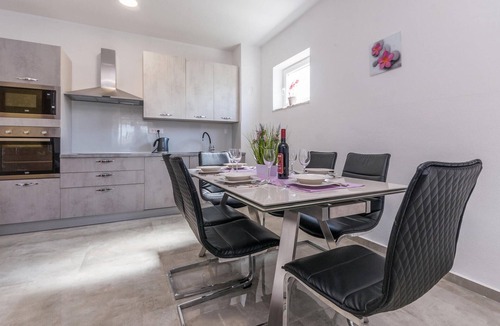 Sveti Filip i Jakov Apartment | Awesome apartment in Gornje Rastane
