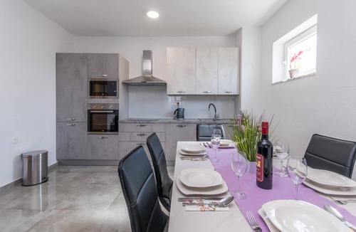 Sveti Filip i Jakov Apartment | Awesome apartment in Gornje Rastane