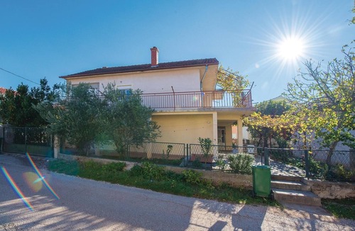 Gornji Karin Apartment | Awesome apartment in Gornji Karin
