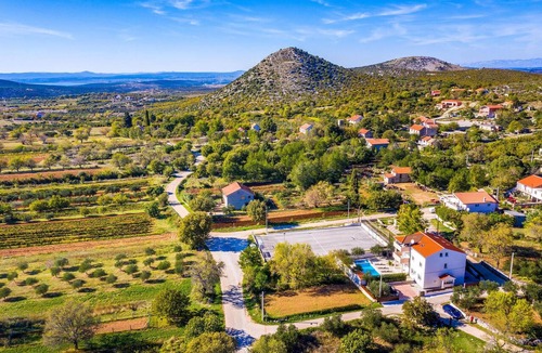 Velim Apartment | Awesome apartment in Radasinovci
