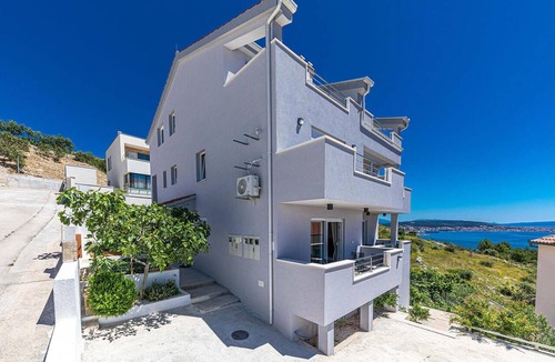 Seget Donji Apartment | Awesome apartment in Seget Donji