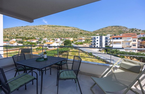 Seget Donji Apartment | Awesome apartment in Seget Donji