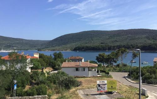 Cres Apartment | Awesome Apartment In Cres With House Sea View