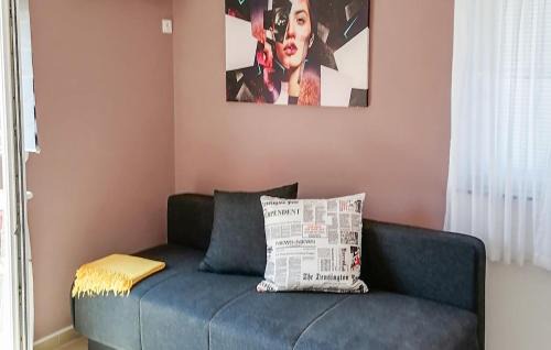 Cres Apartment | Awesome Apartment In Cres With House Sea View