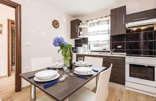 Icici Apartment | Awesome apartment in Icici with kitchen