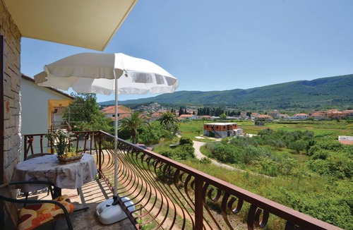 Island Hvar Apartment | Awesome apartment in Jelsa with WiFi