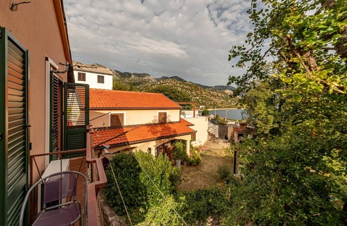 Karlobag Apartment | Awesome apartment in Karlobag with WiFi