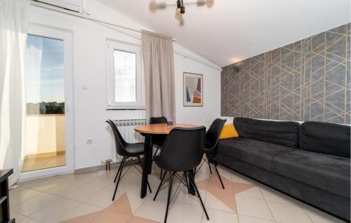 Obrovac Apartment | Awesome Apartment In Krusevo With Swimming Pool