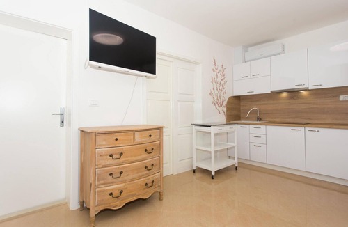 Omis Apartment | Awesome apartment in Podgrade with WiFi