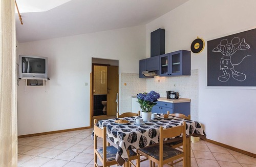 Pula Apartment | Awesome apartment in Pula with house sea view