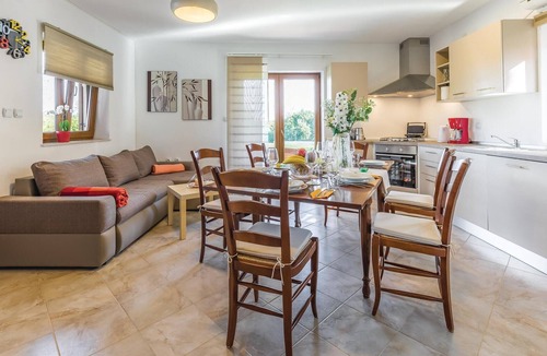 Sisan Apartment | Awesome apartment in Pula with WiFi
