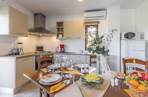 Sisan Apartment | Awesome apartment in Pula with WiFi
