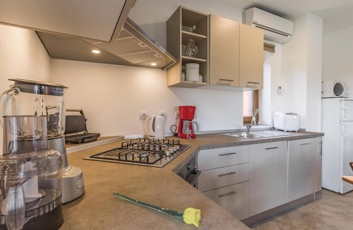 Sisan Apartment | Awesome apartment in Pula with WiFi