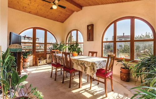 Pomer Apartment | Awesome Apartment In Pula With House Sea View