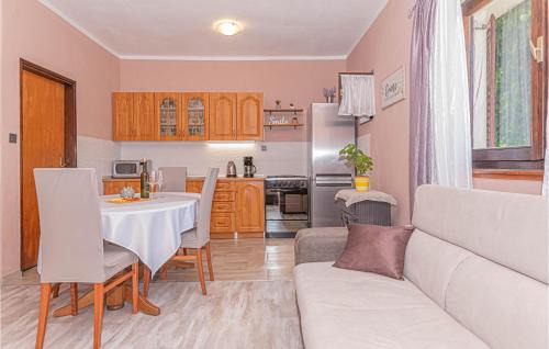 Raslina Apartment | Awesome Apartment In Raslina