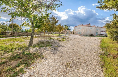 Karlovici Apartment | Awesome apartment in Zminj with WiFi