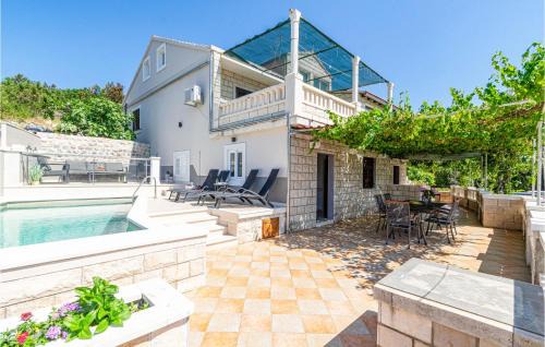 Zrnovo Apartment | Awesome Apartment In Zrnovo