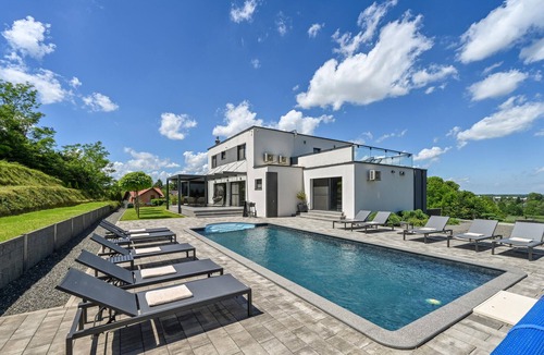 Ludbreg House | Awesome home in Vinogradi Ludbreski