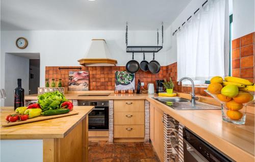 Bicici House | Awesome Home In Bicici With Sauna