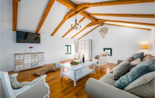 Bicici House | Awesome Home In Bicici With Sauna