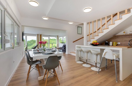 Breznik Plesivicki House | Awesome home in Donja Reka with WiFi