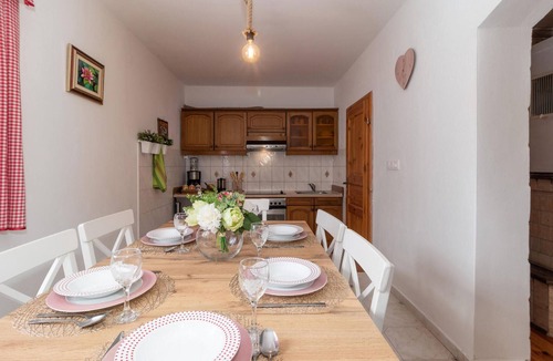 Jastrebarsko House | Awesome home in Dragovanscak with sauna
