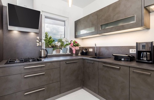 Sarsoni House | Awesome home in Drazice with WiFi