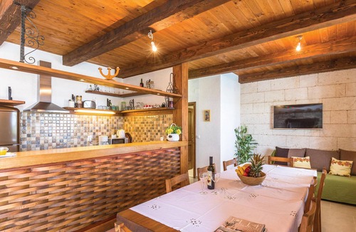 Tucepi House | Awesome home in Gornje Tucepi
