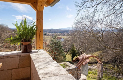 Sinj House | Awesome home in Obrovac Sinjski