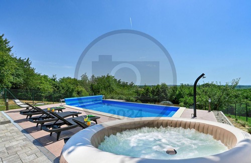 Kapela House | Awesome home in Kapela