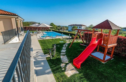 Kastelir-Labinci House | Awesome home in Kastelir
