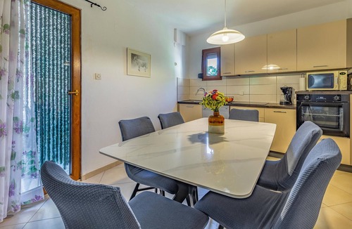 Kavran House | Awesome home in Kavran with WiFi