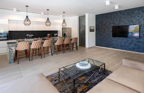 Komarna House | Awesome home in Komarna