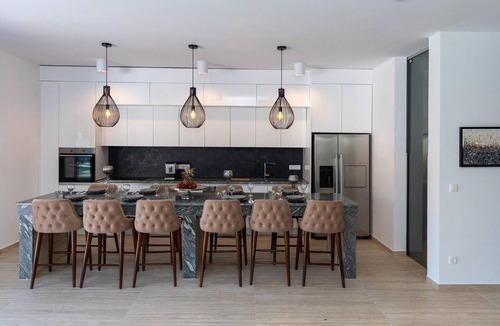 Komarna House | Awesome home in Komarna