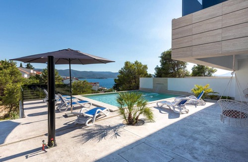 Komarna House | Awesome home in Komarna