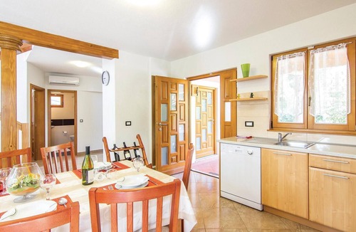 Laginji House | Awesome home in Laginji with sauna