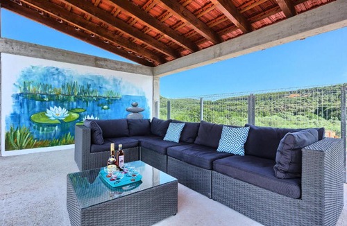 Okrug Donji House | Awesome Home In Okrug Donji