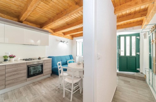 Pag House | Awesome home in Pag with WiFi