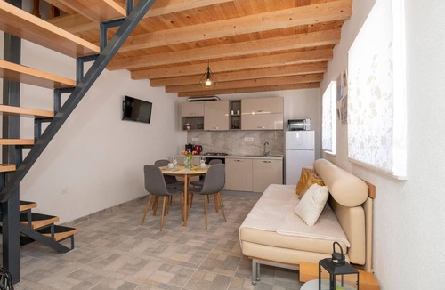 Podbablje House | Awesome home in Poljica