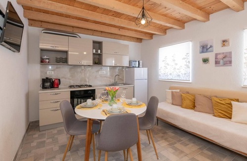 Podbablje House | Awesome home in Poljica