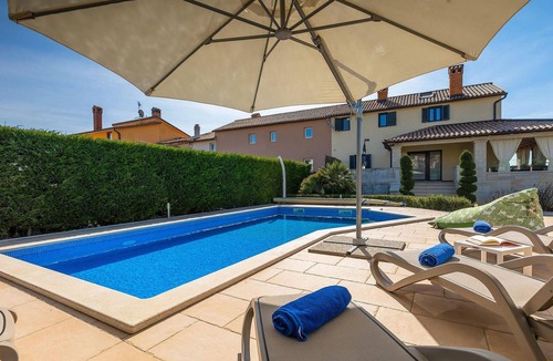Kastelir House | Awesome home in Porec with sauna