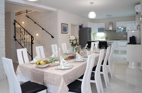 Lecevica House | Awesome home in Radosic