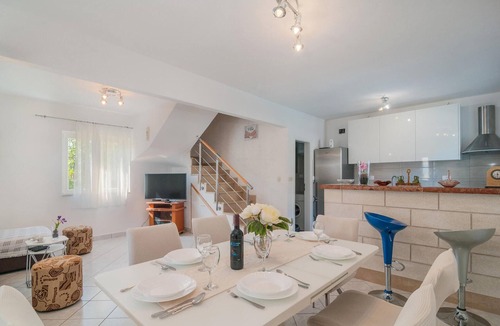 Sutivan House | Awesome home in Sutivan