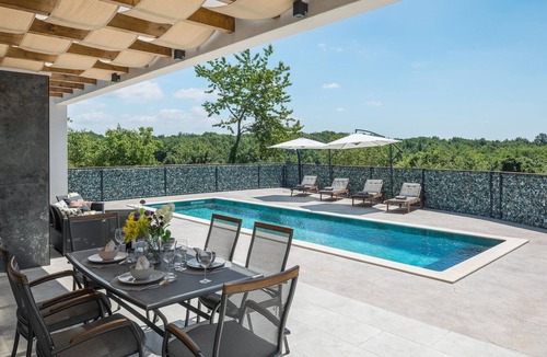 Tinjan House | Awesome home in Tinjan
