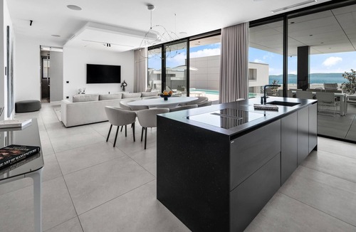 Ugljan House | Awesome home in Ugljan with private swimming pool, can be inside or outside