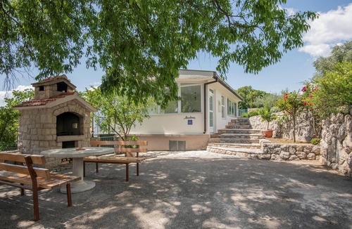 Imotski House | Awesome home in Vinjani Donji