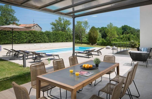 Vinez House | Awesome home in Vinez