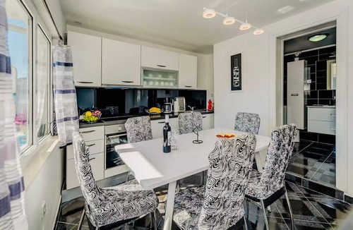 Marina House | Awesome home in Vinovac with private swimming pool, can be inside or outside