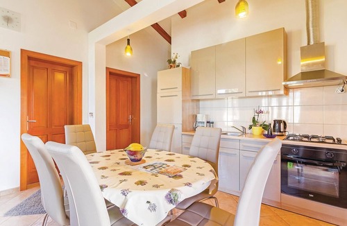 Peroj House | Awesome home in Vodnjan with WiFi